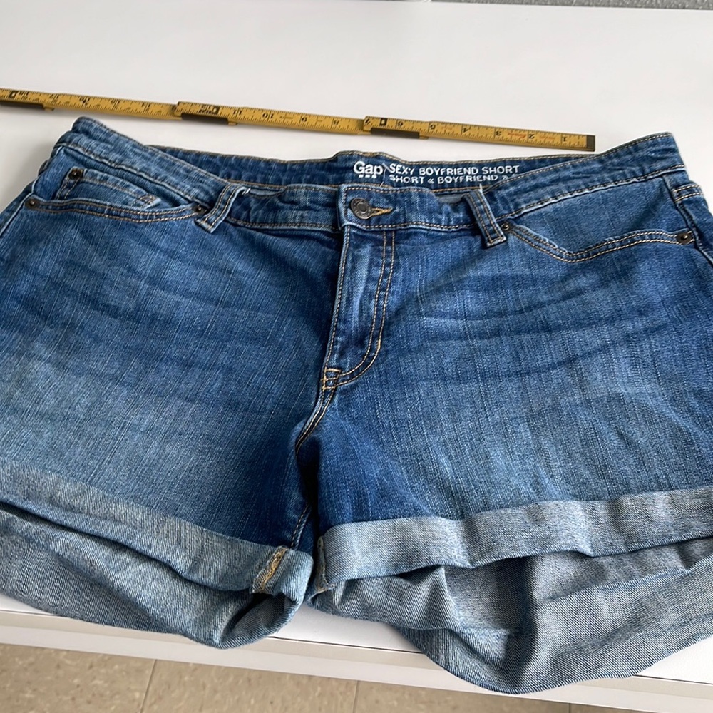 Gap, sexy, boyfriend, shorts, size 14 Euc